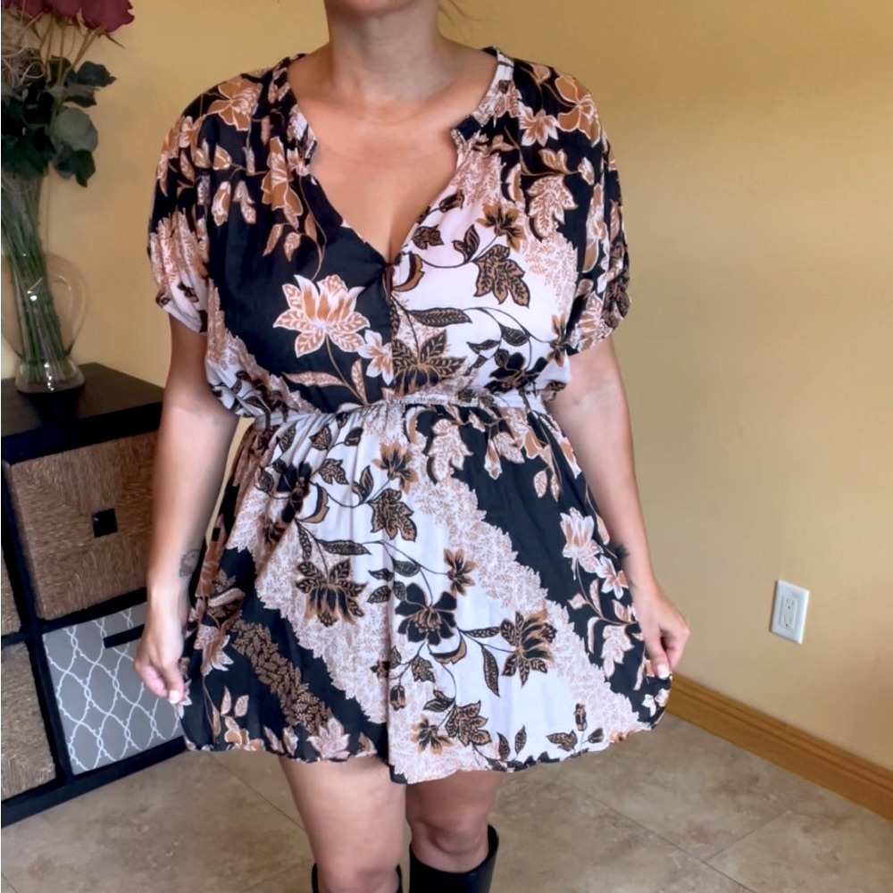 Etiquette Floral Black and Beige Dress Size Medium